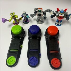 Akedo Colorful Action Figures and Launchers Set